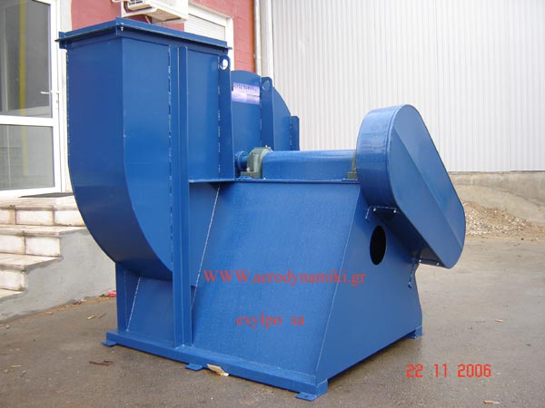 Sawdust transport extractor
