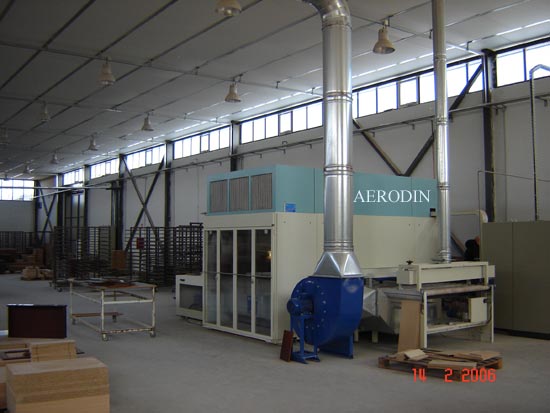 Paint booth with anti-fouling technology, with active carbon uni